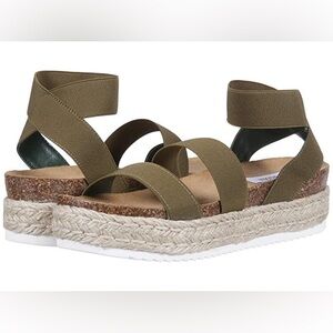 Steve Madden Kimmie Sandals. Never worn before.